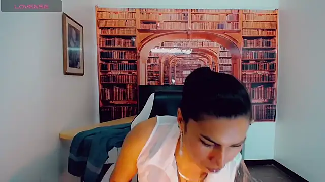 khiara moretti online show from 03-04-25, 07:54