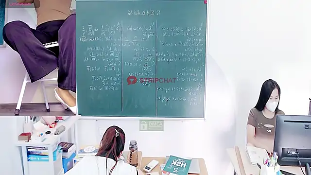 Snapshot of _Math_ chatting on 12-30-24, 03:03 Math online show from 12-30-24, 03:03