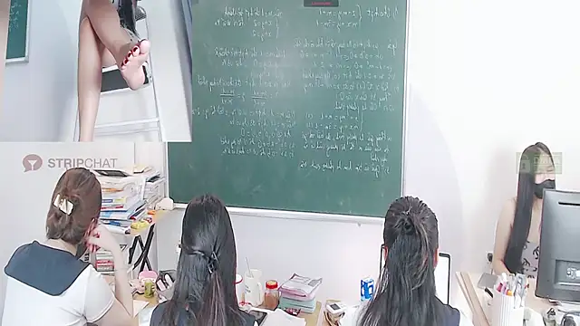 Snapshot of _Math_ chatting on 09-13-25, 03:06 Math online show from 09-13-25, 03:06