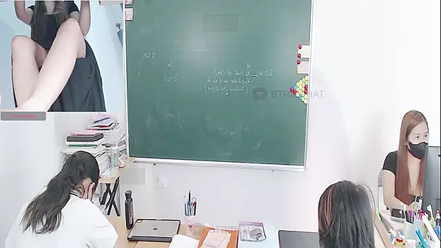 Snapshot of _Math_ chatting on 10-28-25, 03:21 Math online show from 10-28-25, 03:21