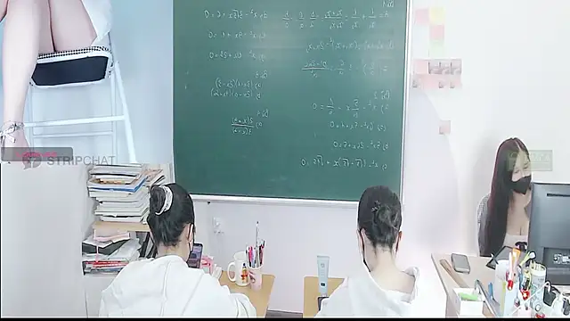 Snapshot of _Math_ chatting on 11-20-25, 10:48 Math online show from 11-20-25, 10:48