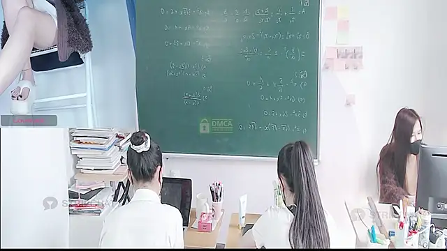 Snapshot of _Math_ chatting on 11-21-25, 01:04 Math online show from 11-21-25, 01:04