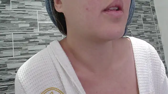 Snapshot of Venus_Santana chatting on 12-19-24, 06:45 Venus Santana online show from 12-19-24, 06:45