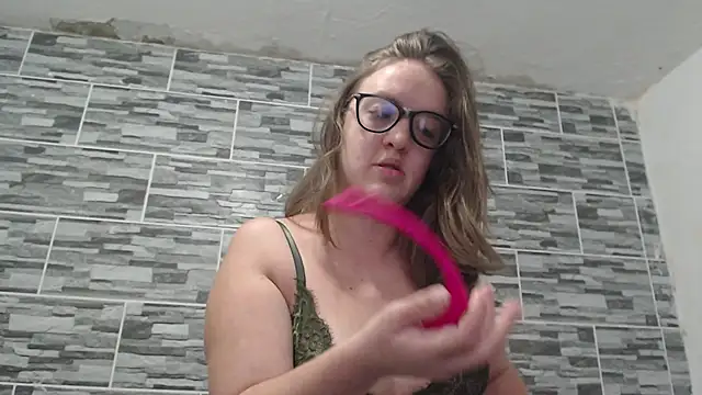 Snapshot of Venus_Santana chatting on 02-28-25, 06:41 Venus Santana online show from 02-28-25, 06:41