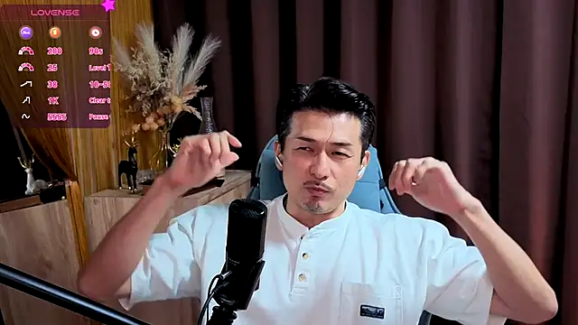 Snapshot of HARU-outdoor-x chatting on 10-21-25, 02:18 HARU-outdoor-x online show from 10-21-25, 02:18