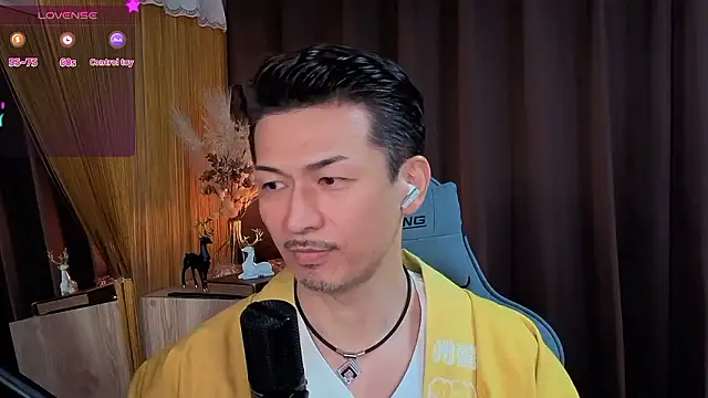 Snapshot of HARU-outdoor-x chatting on 10-31-25, 02:18 HARU-outdoor-x online show from 10-31-25, 02:18