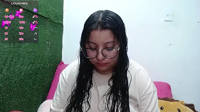 Snapshot of Miaa_Smiith1 chatting on 11-06-25, 10:05 Miaa Smiith1 online show from 11-06-25, 10:05