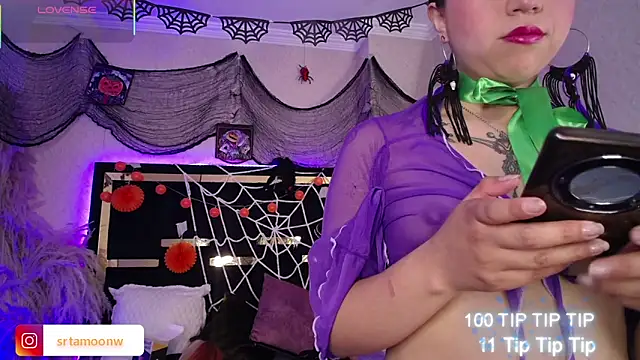 Snapshot of Moon_Water__ chatting on 10-25-25, 10:01 Moon Water online show from 10-25-25, 10:01