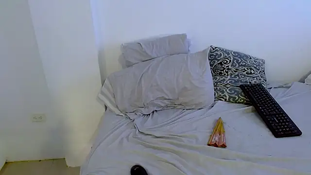 Snapshot of samanta_r_ chatting on 02-10-25, 07:28 samanta r  online show from 02-10-25, 07:28