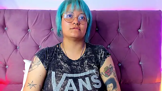 lucky-leah online show from 02-23-25, 06:49