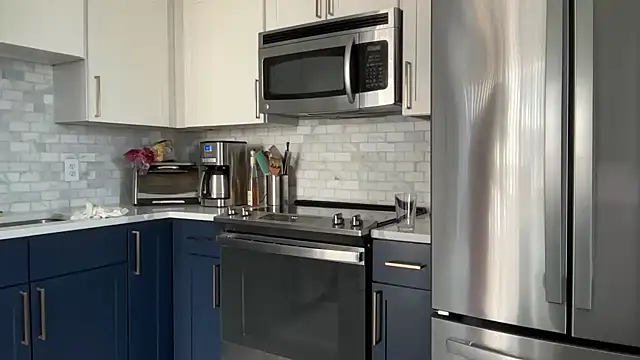 YUMIandbigWOLF online show from 02-25-25, 09:46