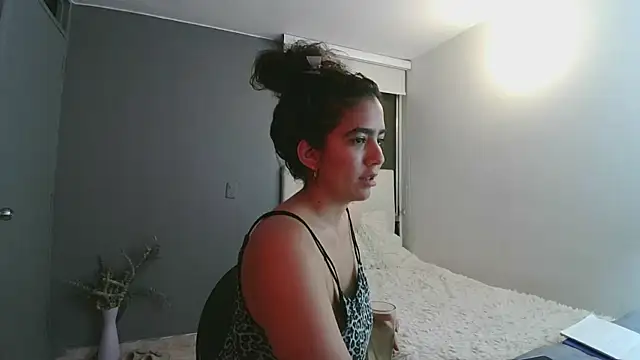 Snapshot of arteverena chatting on 03-10-25, 12:07 arteverena online show from 03-10-25, 12:07