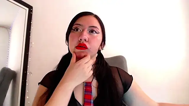 Snapshot of LuciaTomson chatting on 02-25-26, 03:21 LuciaTomson online show from 02-25-26, 03:21