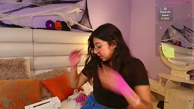 milan sweet online show from 10-27-25, 09:41