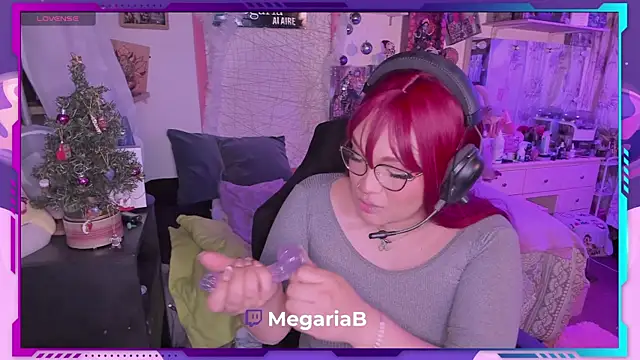 Snapshot of MegariaB chatting on 12-21-24, 04:52 MegariaB online show from 12-21-24, 04:52