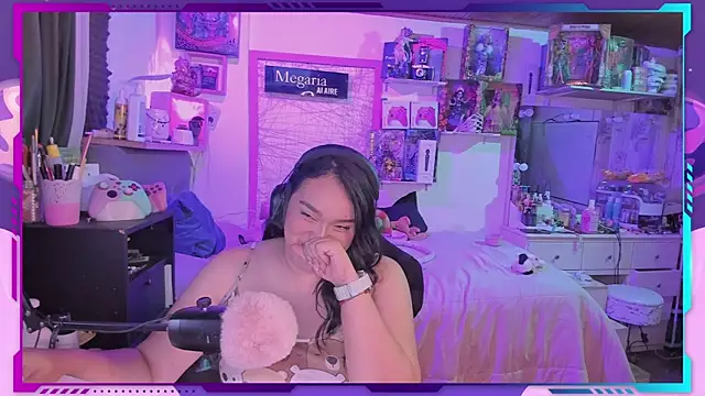 Snapshot of MegariaB chatting on 09-22-25, 04:03 MegariaB online show from 09-22-25, 04:03