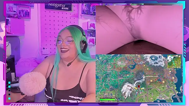 Snapshot of MegariaB chatting on 10-04-25, 03:48 MegariaB online show from 10-04-25, 03:48