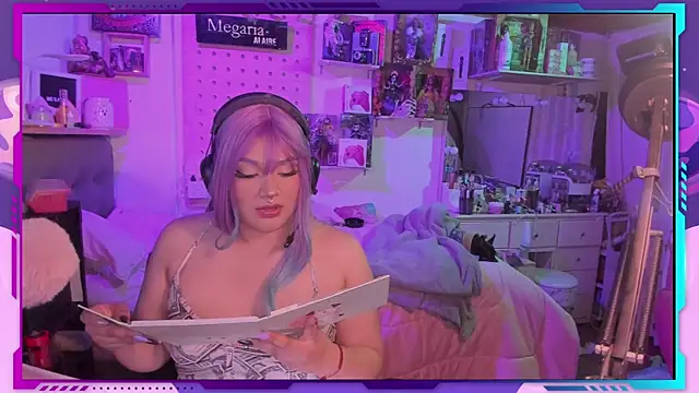 Snapshot of MegariaB chatting on 10-09-25, 03:59 MegariaB online show from 10-09-25, 03:59