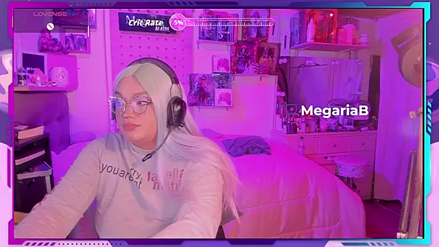 Snapshot of MegariaB chatting on 10-20-25, 04:24 MegariaB online show from 10-20-25, 04:24