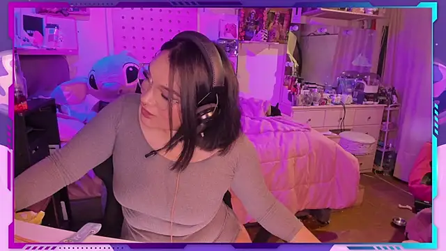 Snapshot of MegariaB chatting on 11-11-25, 04:23 MegariaB online show from 11-11-25, 04:23