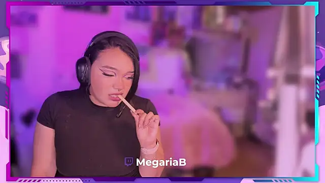 Snapshot of MegariaB chatting on 11-13-25, 04:55 MegariaB online show from 11-13-25, 04:55