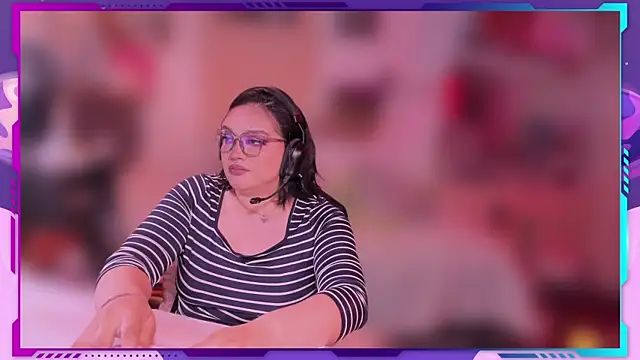 Snapshot of MegariaB chatting on 05-22-26, 04:52 MegariaB online show from 05-22-26, 04:52