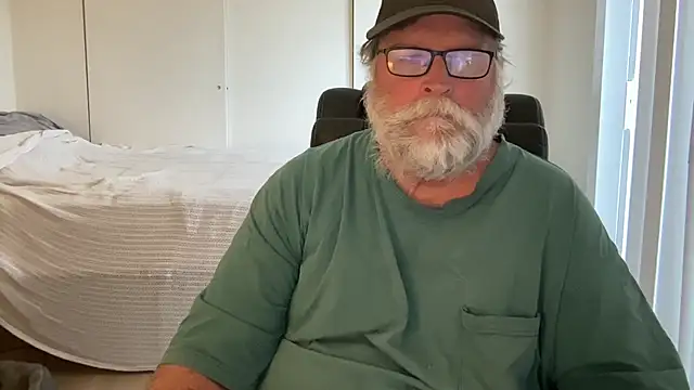 Drummajor online show from 10-26-25, 03:29