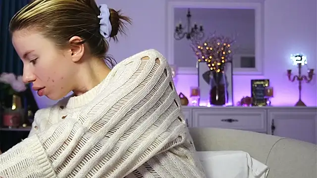 ivyleague  online show from 10-13-25, 04:01