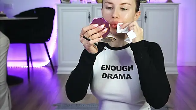 ivyleague  online show from 10-26-25, 05:02