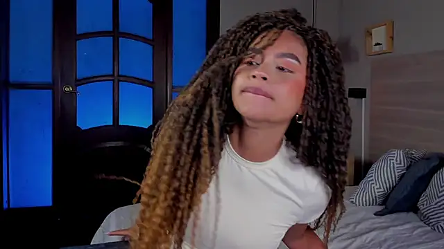 nayah   online show from 10-23-25, 07:45