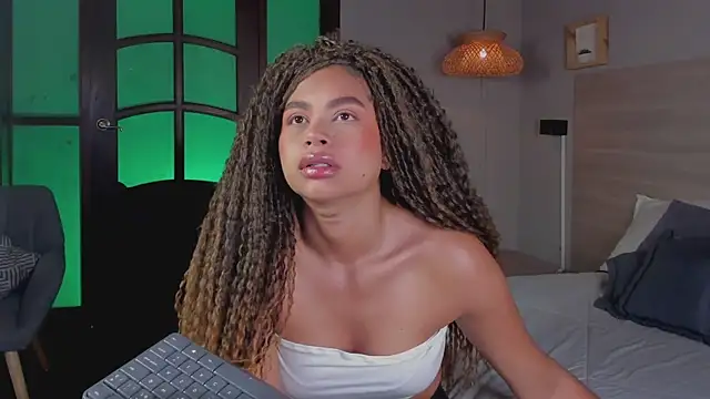 nayah   online show from 11-06-25, 07:59