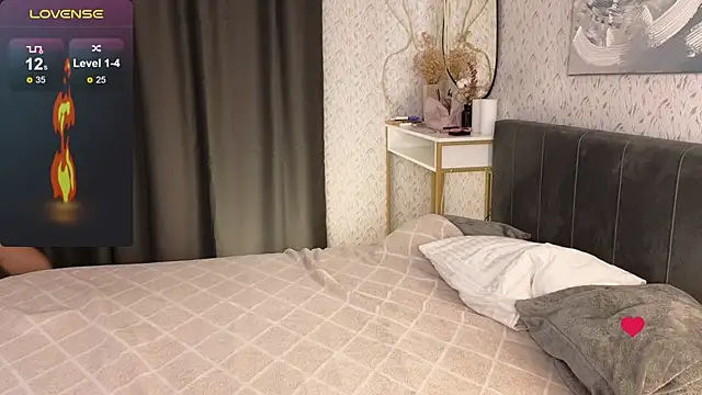 YourSweetDream  online show from 09-18-25, 07:43