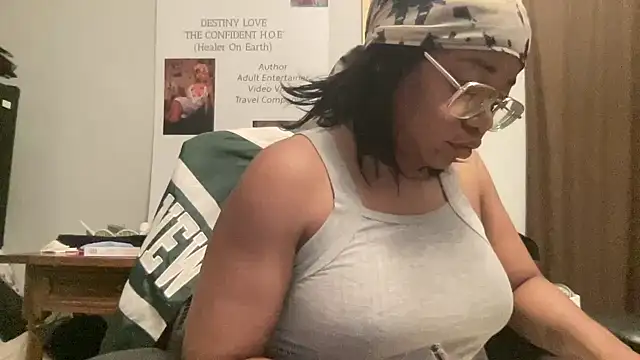 MommyConfident online show from 05-27-26, 01:57