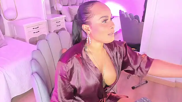 Snapshot of PamelaMendez_ chatting on 02-08-25, 02:36 PamelaMendez online show from 02-08-25, 02:36