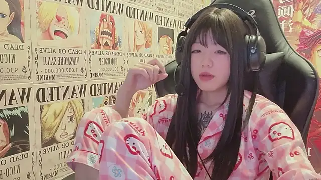 Snapshot of SNAKEgirlQAQ chatting on 06-05-26, 05:29 SNAKEgirlQAQ online show from 06-05-26, 05:29