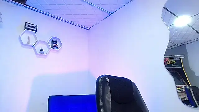 Snapshot of Liam_lee chatting on 12-05-24, 12:22 Liam lee online show from 12-05-24, 12:22