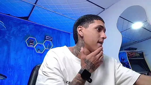 Snapshot of Liam_lee chatting on 12-05-24, 03:50 Liam lee online show from 12-05-24, 03:50