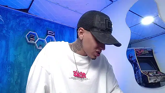 Snapshot of Liam_lee chatting on 12-09-24, 04:37 Liam lee online show from 12-09-24, 04:37