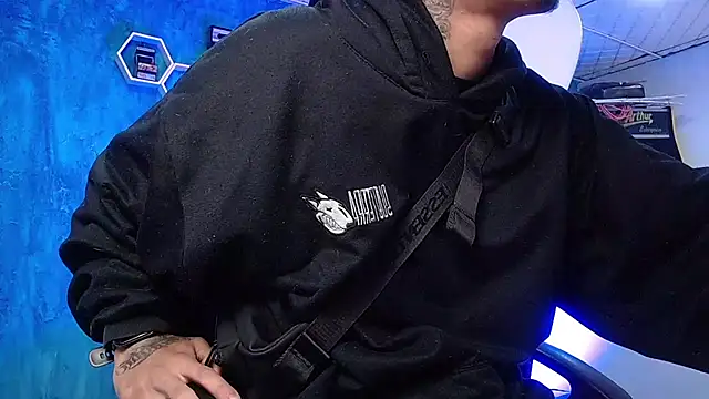 Snapshot of Liam_lee chatting on 12-10-24, 12:49 Liam lee online show from 12-10-24, 12:49