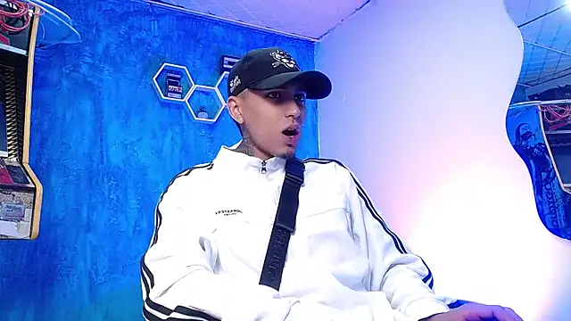 Snapshot of Liam_lee chatting on 12-12-24, 12:22 Liam lee online show from 12-12-24, 12:22