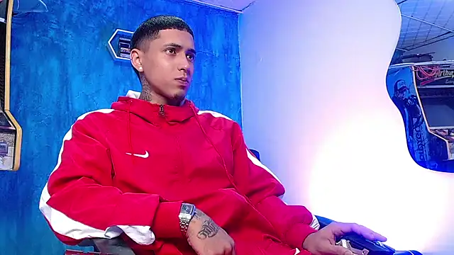 Snapshot of Liam_lee chatting on 12-14-24, 01:16 Liam lee online show from 12-14-24, 01:16