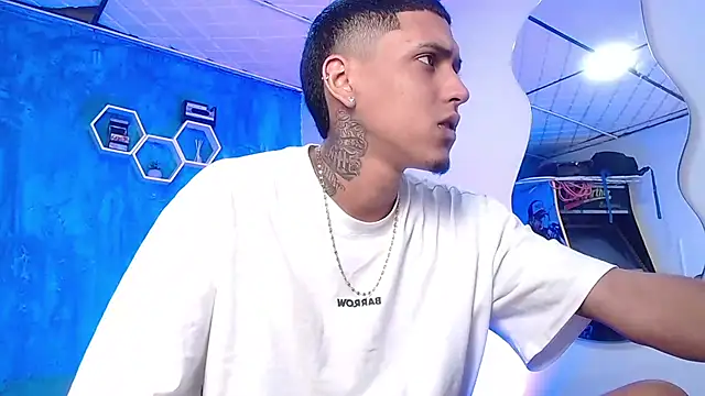 Snapshot of Liam_lee chatting on 12-19-24, 03:30 Liam lee online show from 12-19-24, 03:30