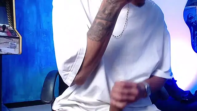 Snapshot of Liam_lee chatting on 12-24-24, 12:55 Liam lee online show from 12-24-24, 12:55