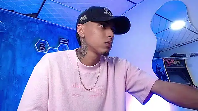 Snapshot of Liam_lee chatting on 12-26-24, 04:14 Liam lee online show from 12-26-24, 04:14