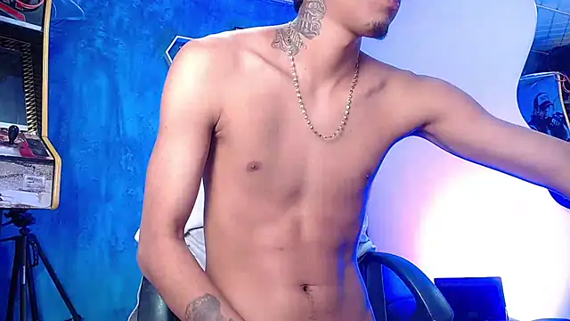 Snapshot of Liam_lee chatting on 12-28-24, 12:35 Liam lee online show from 12-28-24, 12:35