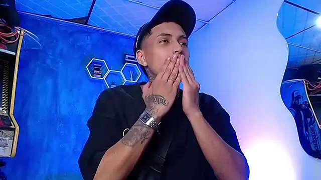 Snapshot of Liam_lee chatting on 01-02-25, 04:13 Liam lee online show from 01-02-25, 04:13