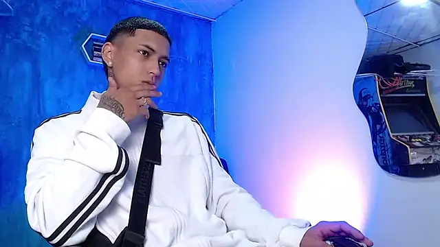 Snapshot of Liam_lee chatting on 01-03-25, 12:52 Liam lee online show from 01-03-25, 12:52