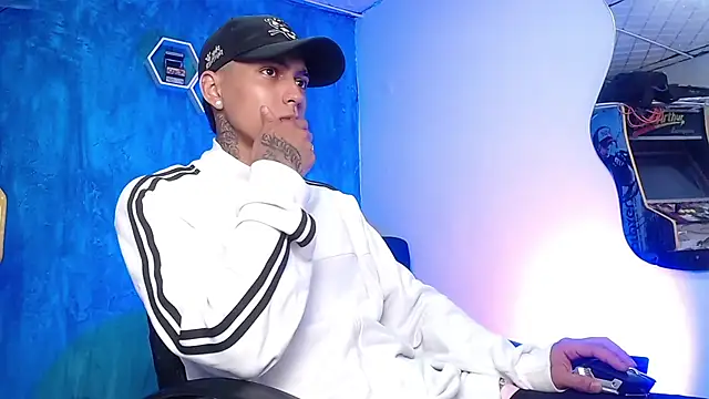 Snapshot of Liam_lee chatting on 01-10-25, 12:47 Liam lee online show from 01-10-25, 12:47