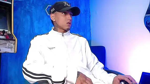 Snapshot of Liam_lee chatting on 01-11-25, 01:01 Liam lee online show from 01-11-25, 01:01