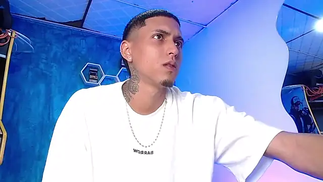 Snapshot of Liam_lee chatting on 01-16-25, 03:35 Liam lee online show from 01-16-25, 03:35